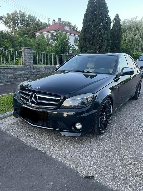 Schwarz Gebraucht 2009 Mercedes C350 AMG Limousine | 9.900 € (Fairer Preis) - Bild 1/4