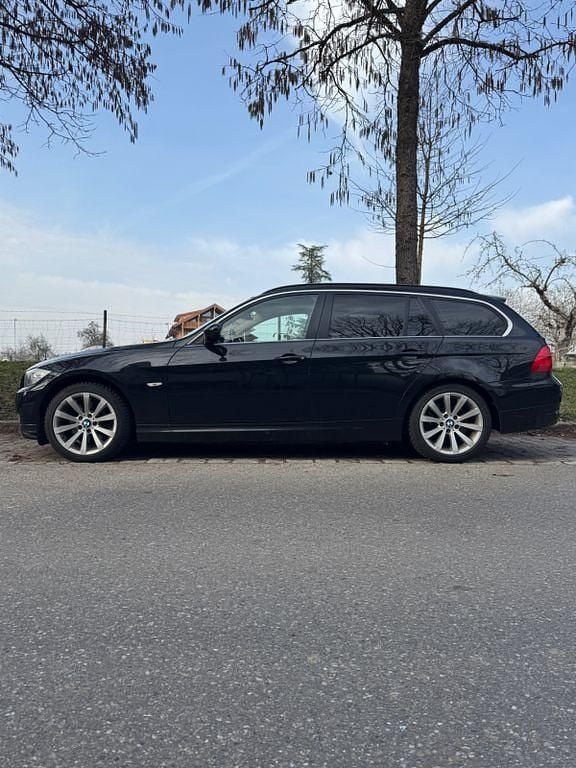 Gebraucht BMW 330 Exclusive 245 PS (180 kW) 2010 Schwarz Kombi