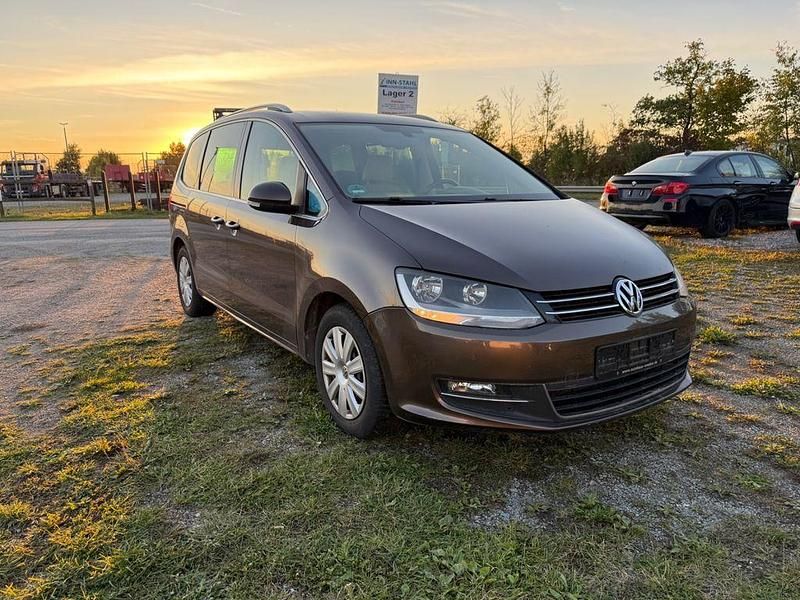 Braun Gebraucht 2010 VW Sharan Highline Van / Kleinbus | 9.999 € (Fairer Preis) - Bild 1/4