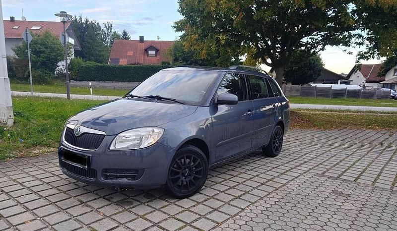 Grau Gebraucht 2009 Skoda Fabia Ambiente Kombi | 2.700 € (Fairer Preis) - Bild 1/4