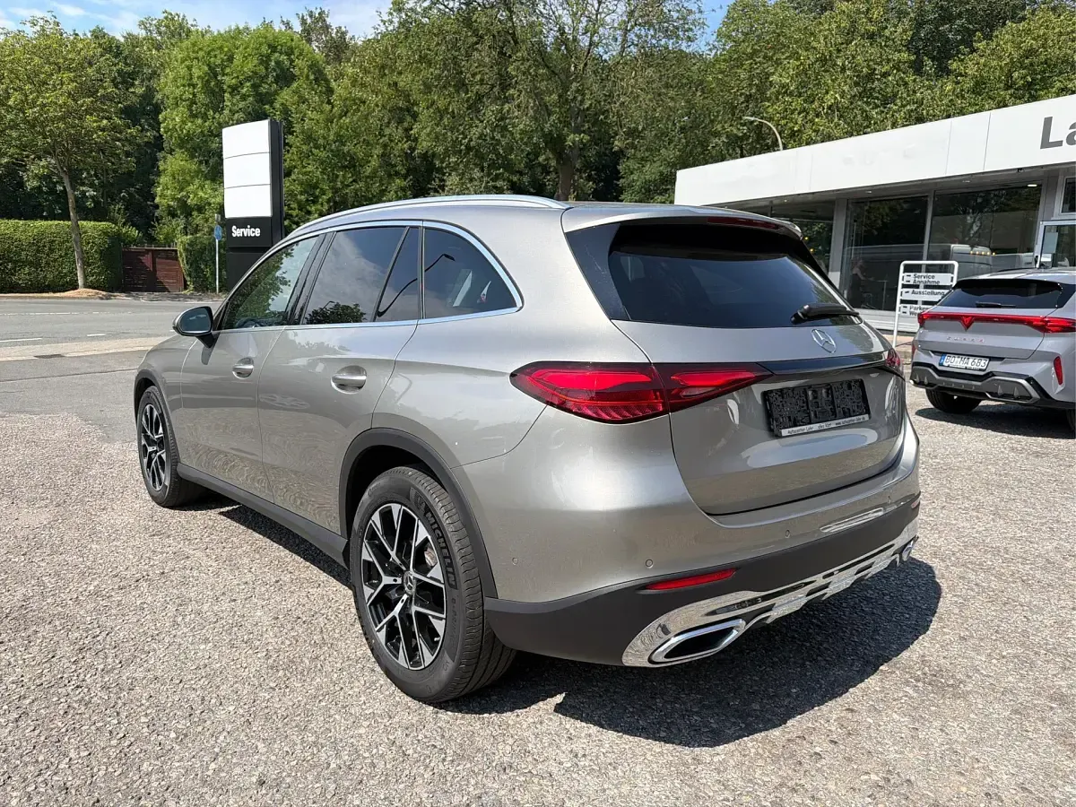 Gebraucht Mercedes GLC220 Avantgarde 197 PS (144 kW) 2024 Mojavesilber metalliclack SUV