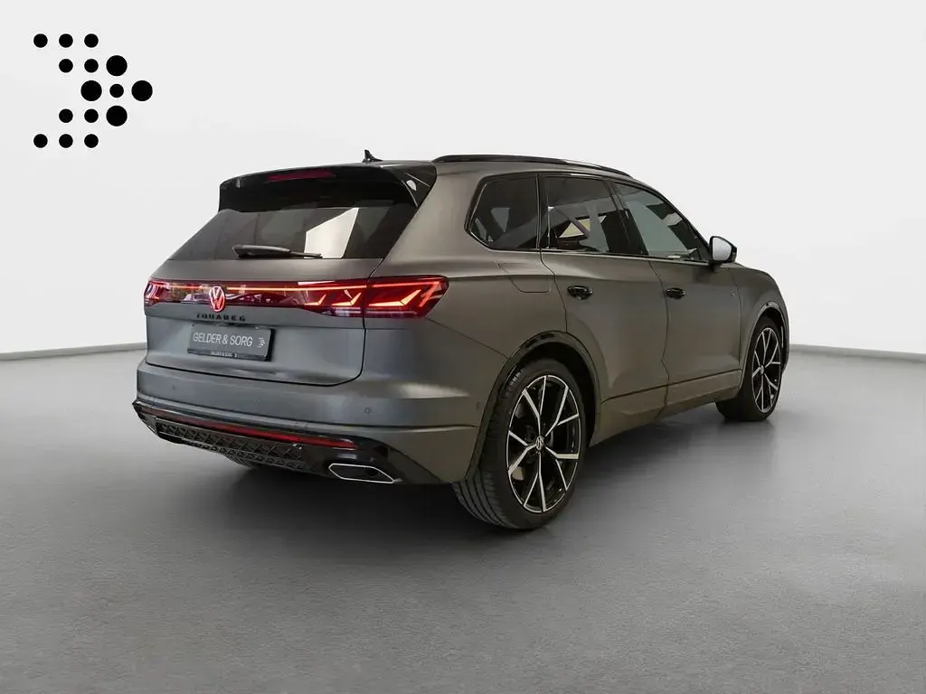 Gebraucht VW Touareg R-line 340 PS (250 kW) 2024 Siliziumgrau matt SUV