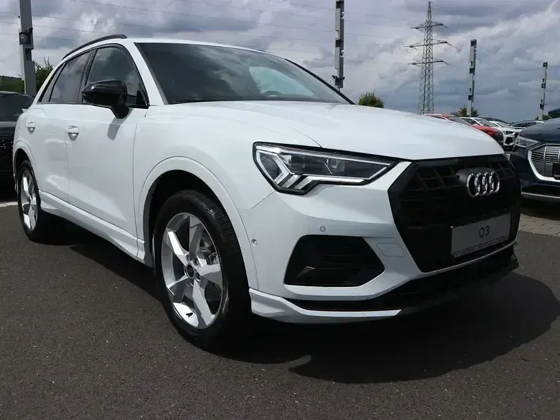 Gebraucht Audi Q3 Advanced Plus 150 PS (110 kW) 2023 Gletscherweiß metallic SUV