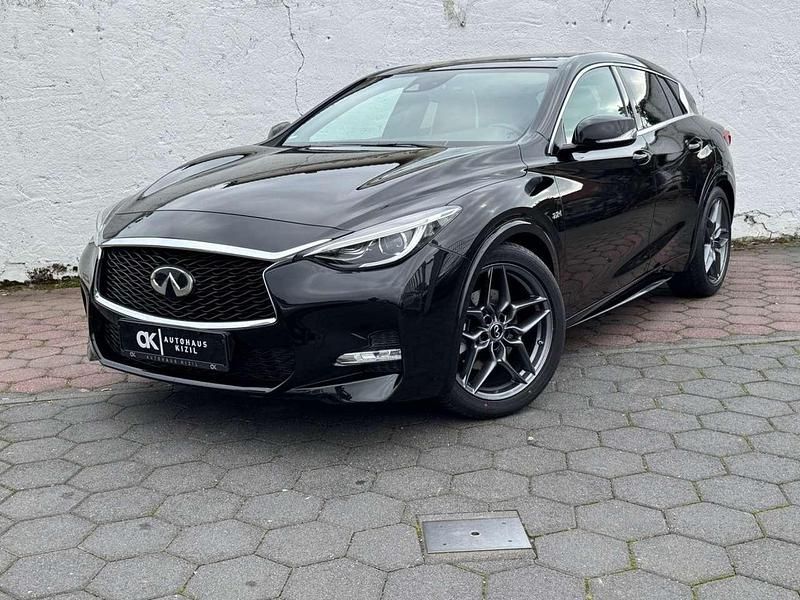 Schwarz Gebraucht 2017 Infiniti Q30 Sport Tech Kleinwagen | 17.900 € (Fairer Preis) - Bild 1/4