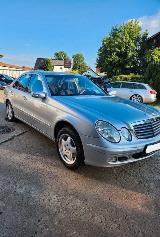 Gebraucht Mercedes E200 Classic 163 PS (119 kW) 2005 Silber Limousine