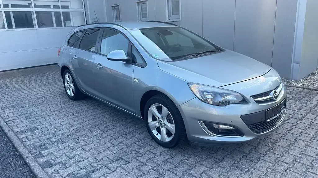 Gebraucht Opel Astra Sport 110 PS (80 kW) 2013 Grau Kombi