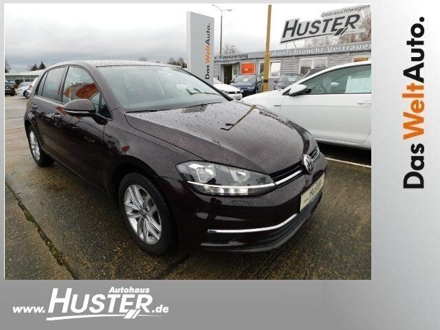 Violett Gebraucht 2017 VW Golf VII Comfortline Limousine | 14.790 € (Fairer Preis) - Bild 1/4