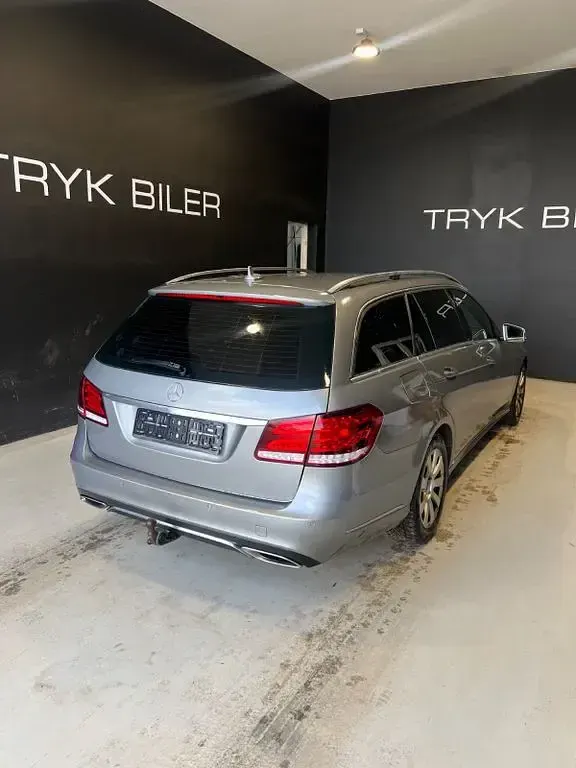 Używany Mercedes E220 170 KM (125 kW) 2015 Srebrny Kombi