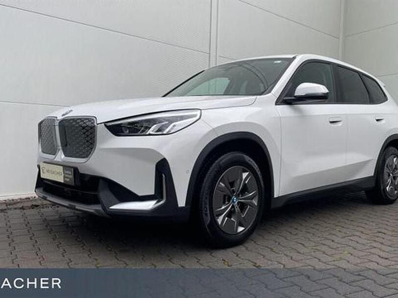 Gebraucht BMW iX1 Performance 230 kW (313 PS) 2023 Alpinweiß uni SUV