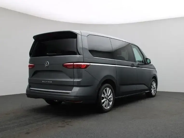 Gebraucht VW Multivan Style 150 PS (110 kW) 2025 Indiumgrau metallic Van / Kleinbus