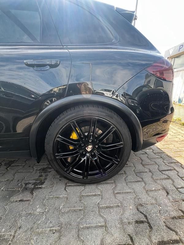 Second-hand Porsche Cayenne 245 CP (180 kW) 2013 Negru SUV