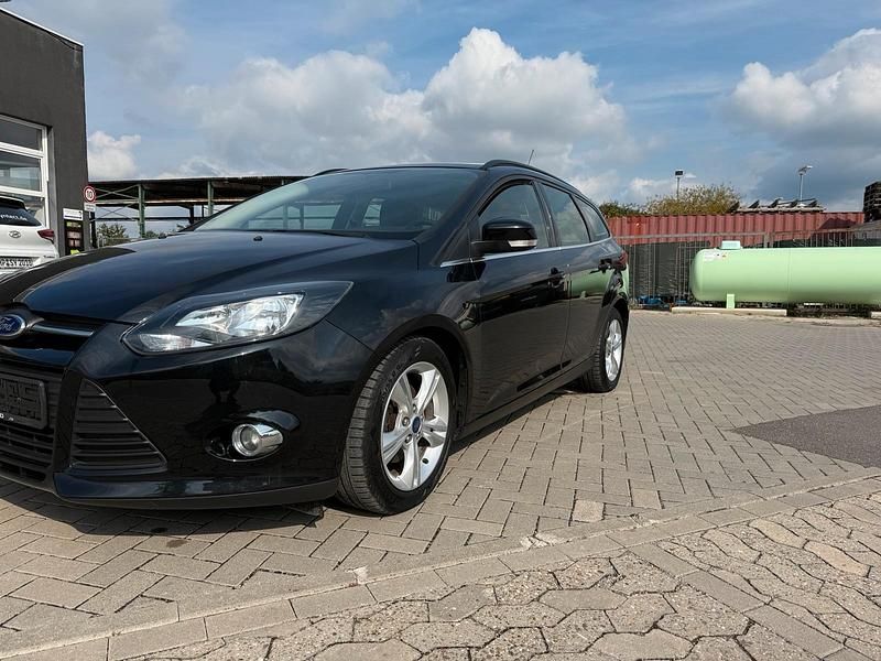 Schwarz Gebraucht 2014 Ford Focus Kombi | 5.999 € (Fairer Preis) - Bild 1/4