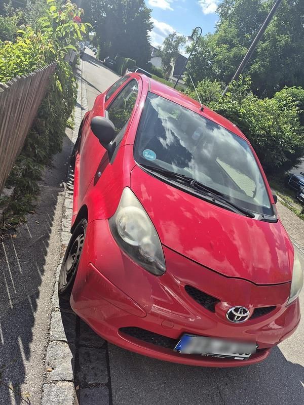 Rot Gebraucht 2007 Toyota Aygo Kleinwagen | 999 € (Superpreis) - Bild 1/4