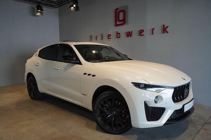 Weiß Gebraucht 2021 Maserati Levante SUV | 66.941 € (Fairer Preis) - Bild 1/3