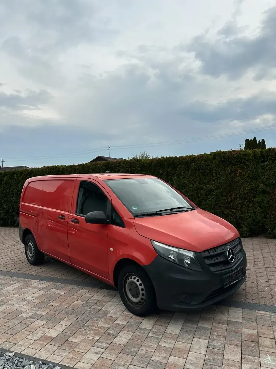 Gebraucht Mercedes Vito 114 PS (83 kW) 2015 Rot Van