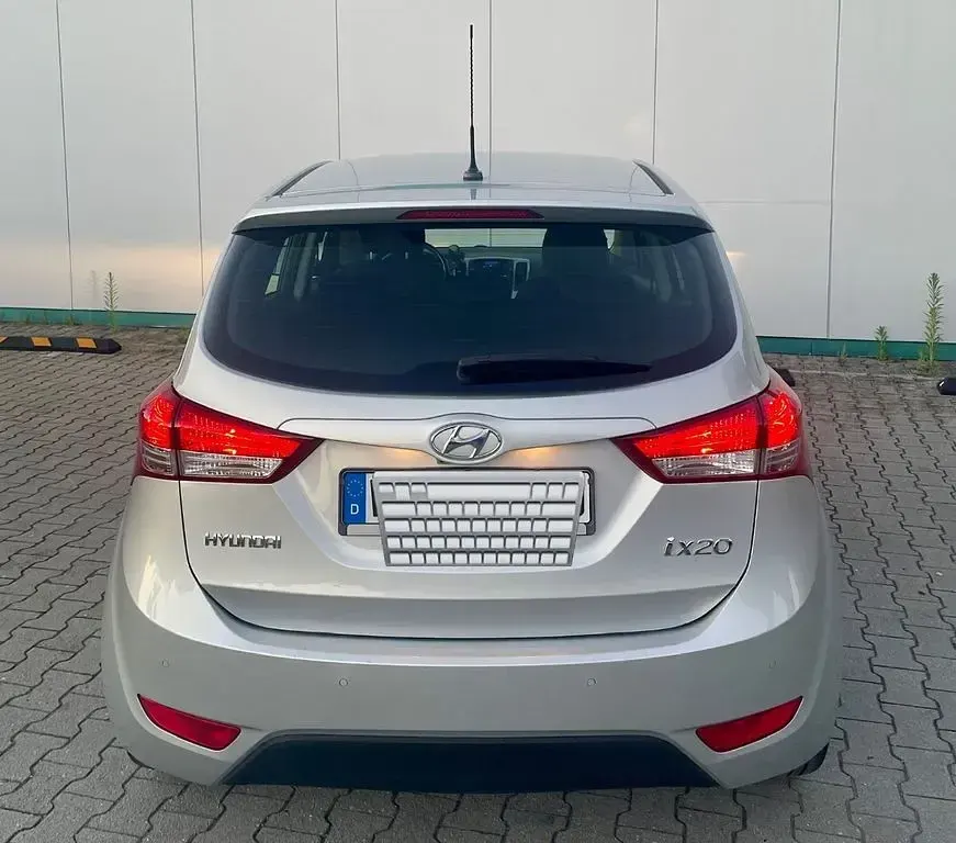 Gebraucht Hyundai ix20 125 PS (91 kW) 2017 Silber Kleinwagen