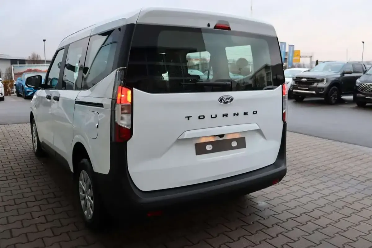 Neu Ford Tourneo Courier 125 PS (91 kW) 2026 Frozen white Van / Kleinbus