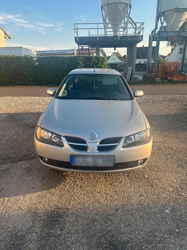Silber Gebraucht 2004 Nissan Almera Kleinwagen | 350 € - Bild 1/4