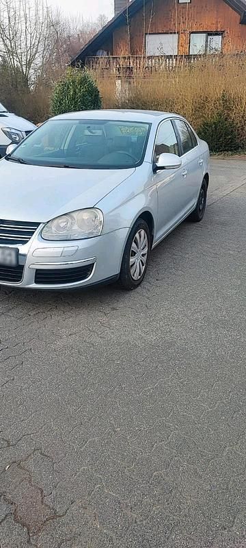 Gebraucht VW Jetta 115 PS (84 kW) 2007 Silber Limousine