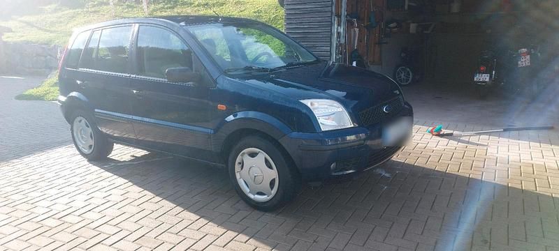 Second-hand Ford Fusion 101 CP (74 kW) 2003 Albastru Hatchback