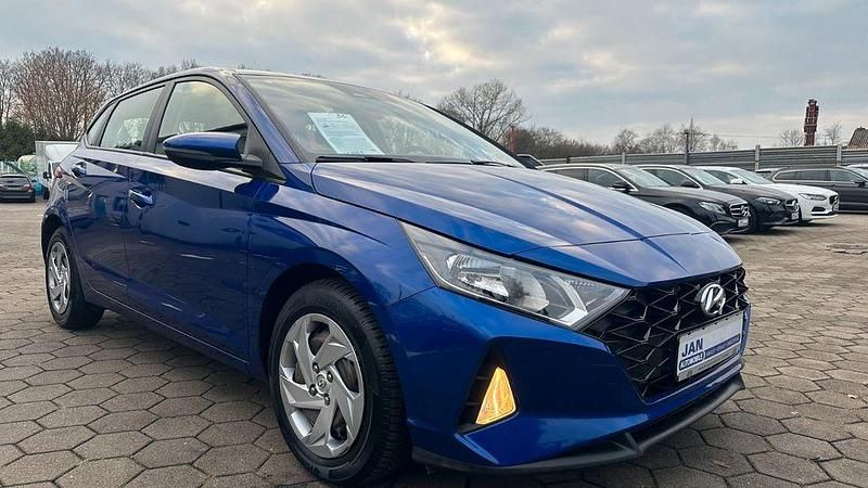 Gebraucht Hyundai i20 101 PS (74 kW) 2021 Blau Kleinwagen