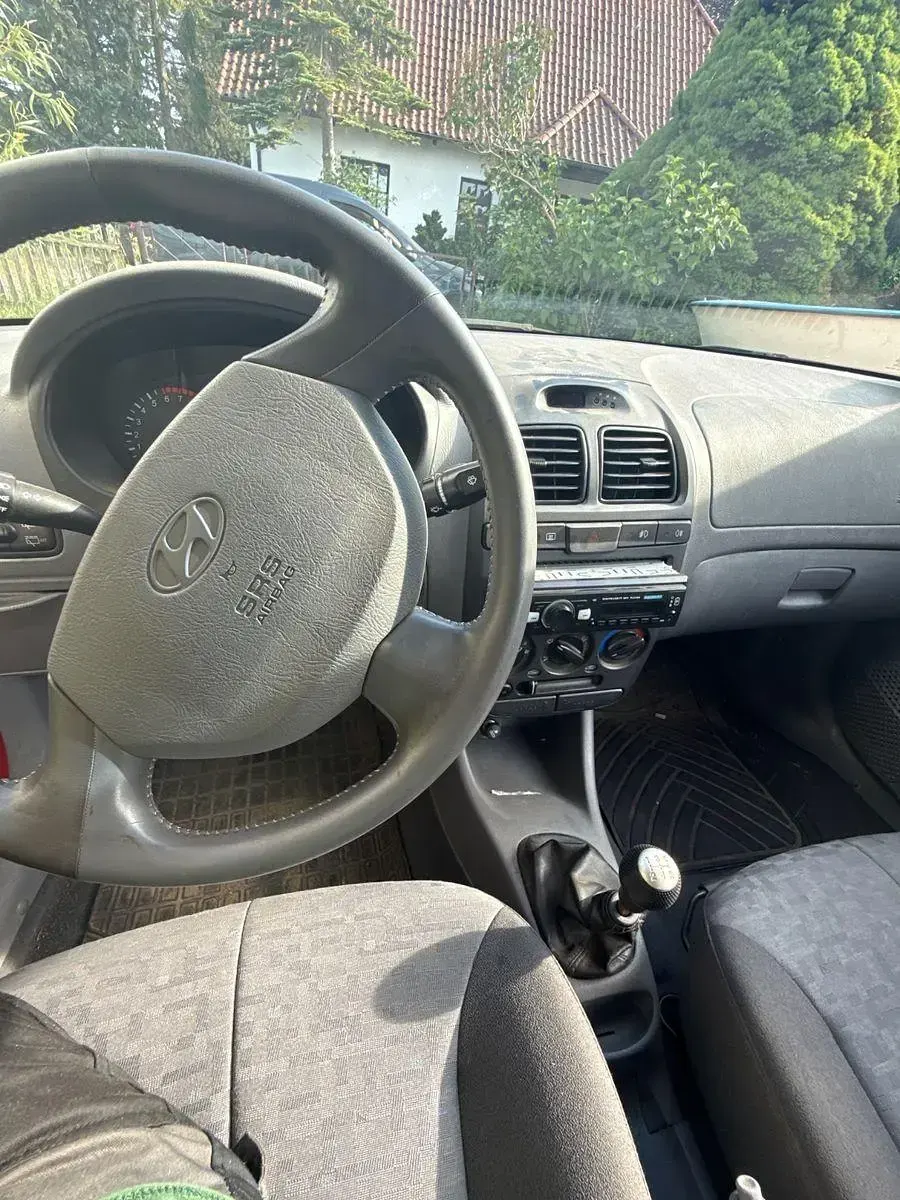 Gebraucht Hyundai Accent GLS 84 PS (61 kW) 2003 Rot Limousine