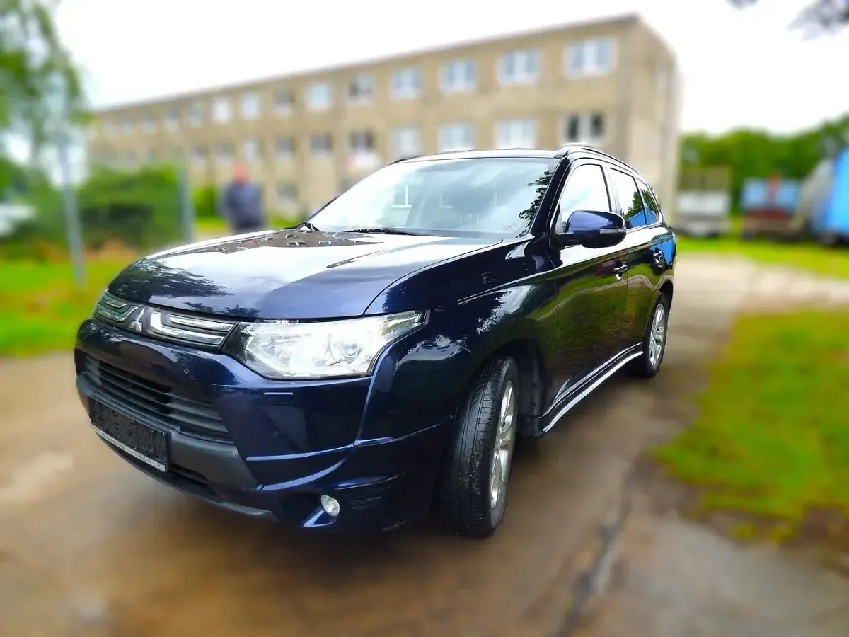 Używany Mitsubishi Outlander 150 KM (110 kW) 2013 Niebieski SUV