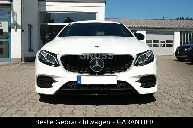 Gebraucht Mercedes E350 AMG 258 PS (189 kW) 2018 Weiß Coupé