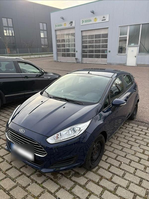 Gebraucht Ford Fiesta Trend 101 PS (74 kW) 2016 Blau Kleinwagen