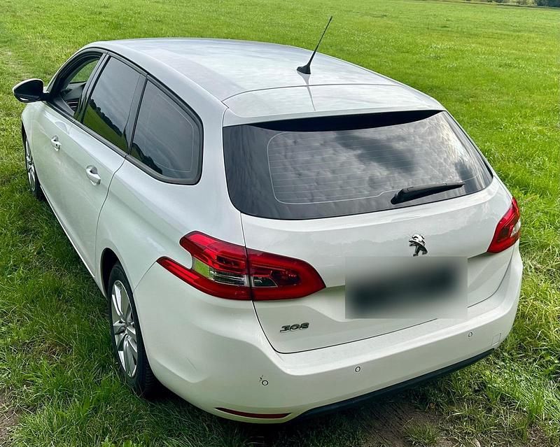 Weiß Gebraucht 2016 Peugeot 308 Style Kombi | 5.799 € (Superpreis) - Bild 1/4