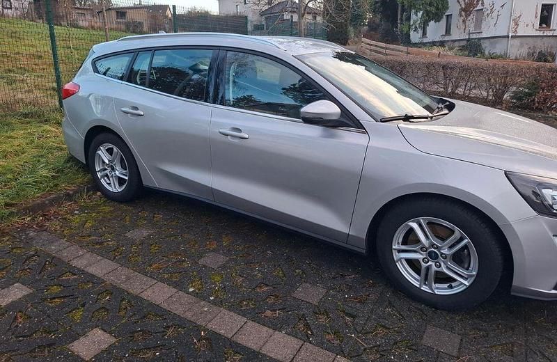 Gebraucht Ford Focus Cool & Connect 101 PS (74 kW) 2021 Silber Limousine