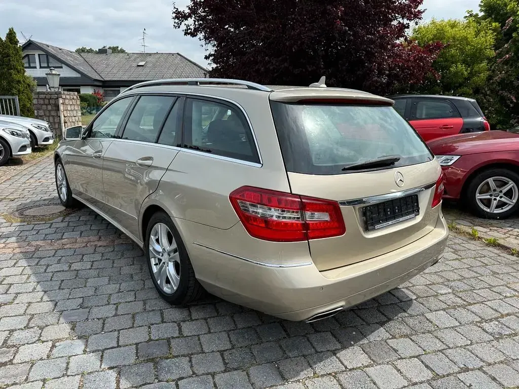 Gebraucht Mercedes E250 204 PS (150 kW) 2011 Perlbeige Kombi