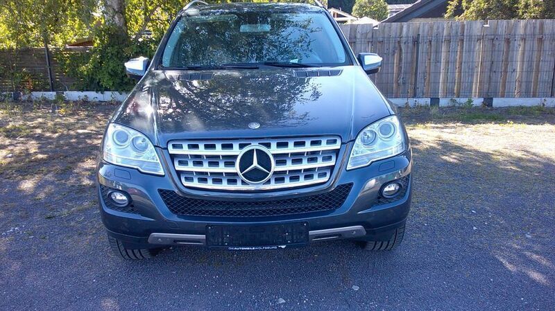 Grau Gebraucht 2010 Mercedes ML350 SUV | 7.900 € (Superpreis) - Bild 1/2