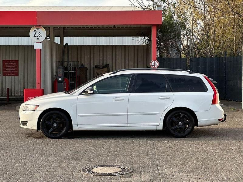 Gebraucht Volvo V50 109 PS (80 kW) 2011 Weiß Kombi