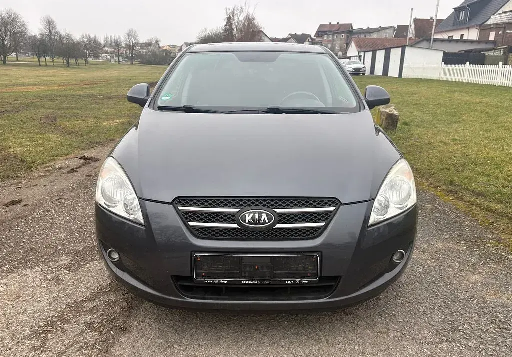 Gebraucht Kia Ceed 116 PS (85 kW) 2008 Grau Kleinwagen