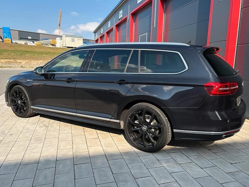 Second-hand VW Passat Highline 239 CP (175 kW) 2017 Negru Break