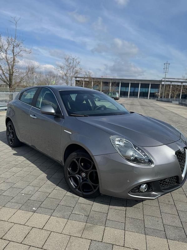 Gebraucht Alfa Romeo Giulietta 120 PS (88 kW) 2018 Grau Limousine
