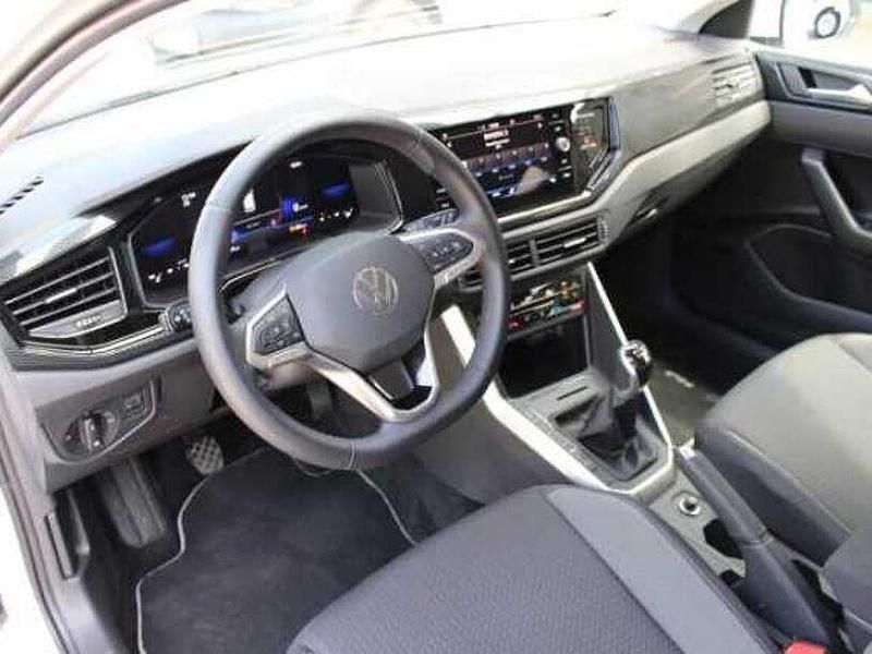 Second-hand VW Polo Life 95 CP (69 kW) 2024 Alb Berlinǎ