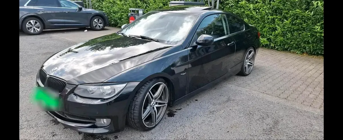 Gebraucht BMW 320 184 PS (135 kW) 2011 Schwarz Coupé