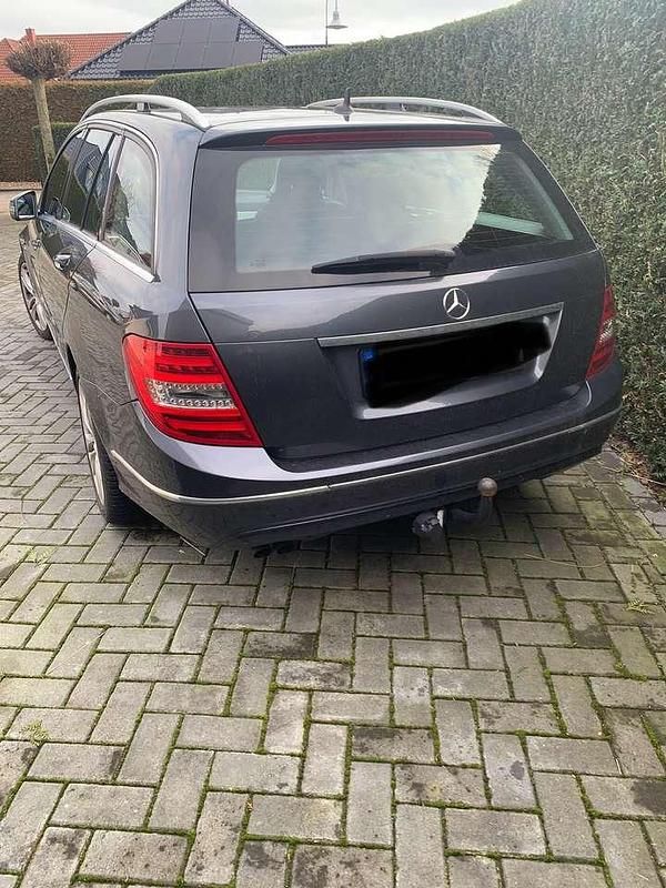 Gebraucht Mercedes C180 156 PS (114 kW) 2012 Grau Kombi