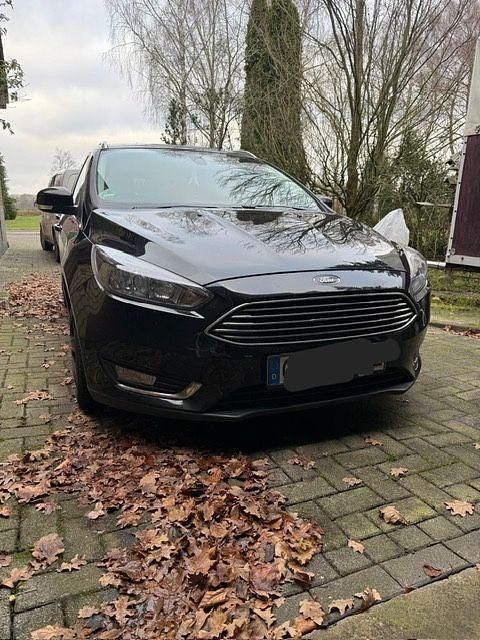 Usado Ford Focus Titanium 120 CV (88 kW) 2018 Negro Berlina