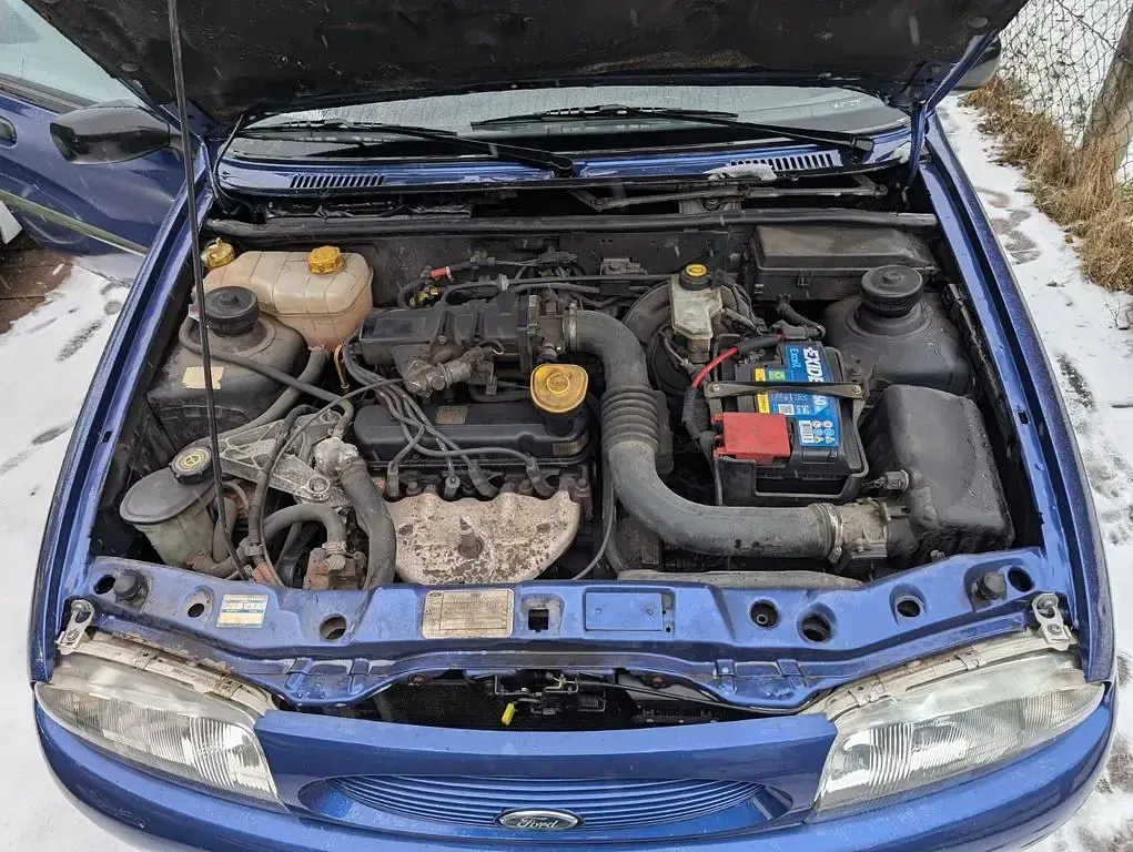 Używany Ford Fiesta 50 KM (36 kW) 1998 Niebieski Hatchback