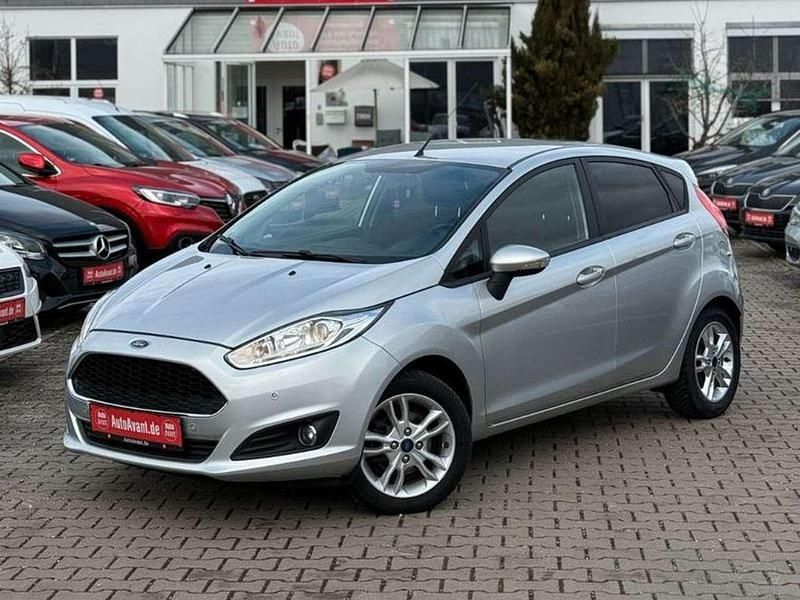 Gebraucht Ford Fiesta Celebration 101 PS (74 kW) 2016 Silber Kleinwagen