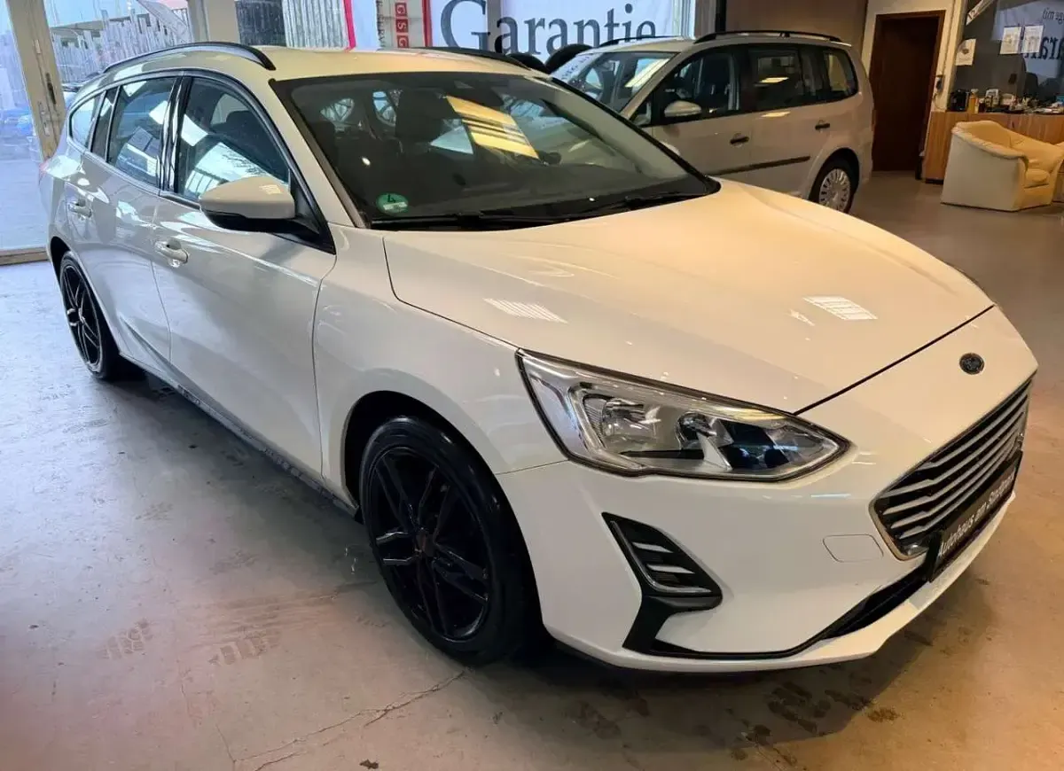 Gebraucht Ford Focus Trend 95 PS (69 kW) 2019 Frozen white Kombi