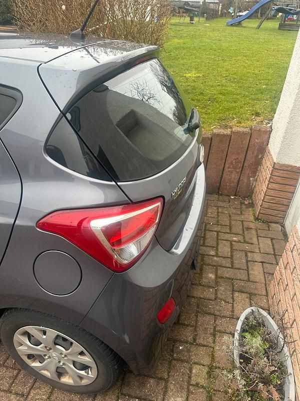 Gebraucht Hyundai i10 67 PS (49 kW) 2016 Grau Kleinwagen