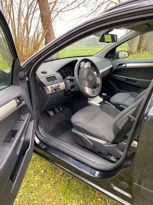 Gebraucht Opel Astra 115 PS (84 kW) 2008 Schwarz Kombi