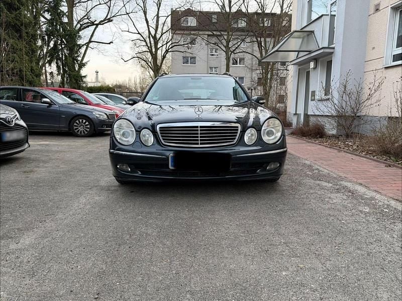 Gebraucht Mercedes E280 Avantgarde 177 PS (130 kW) 2005 Schwarz Kombi