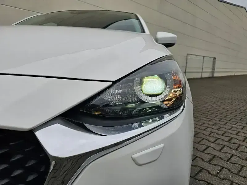 Gebraucht Mazda 2 Kizoku 90 PS (66 kW) 2020 Arctic white Kleinwagen