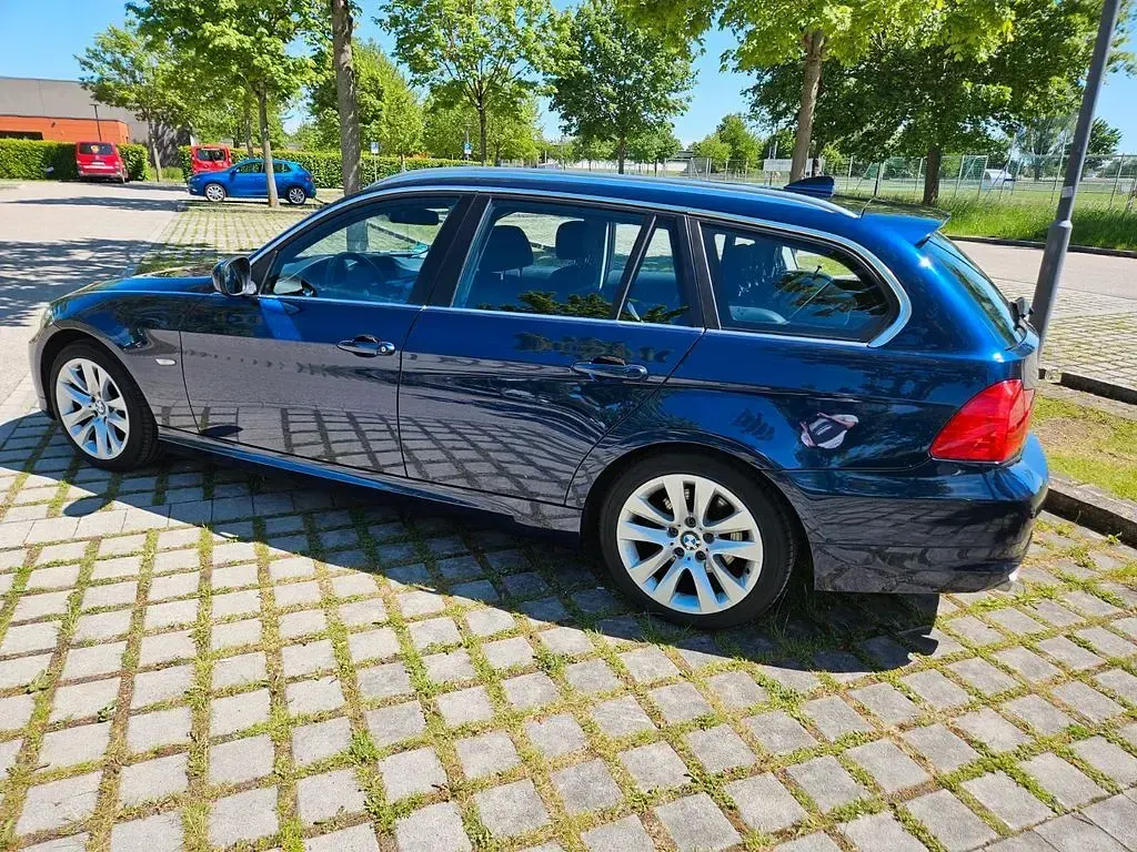 Gebraucht BMW 318 143 PS (105 kW) 2012 Blau Kombi