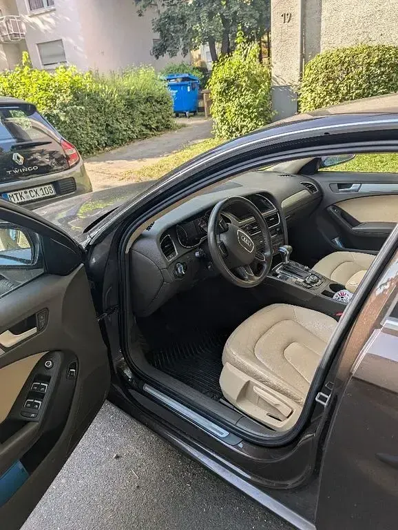 Gebraucht Audi A4 Attraction 143 PS (105 kW) 2013 Braun Limousine
